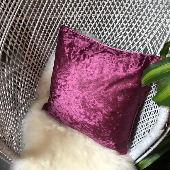 Throw cushions - Picture 7 of 8